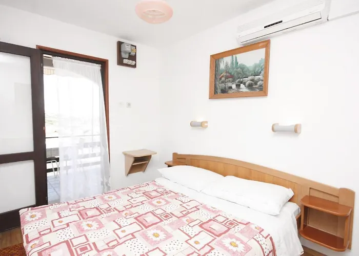 With A Parking Space Murter - 5103 בטינה